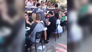 Danser sans vêtements en public Tout à cause argent / Dancing without clothes in public because of a