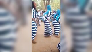 jolie Femme  de burkina fasso danse