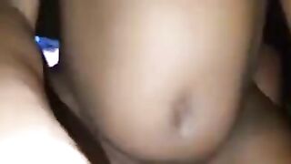 Senegalaise excitée