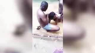 Partouze dans la rivière