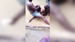 Partouze dans la rivière