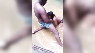 Partouze dans la rivière