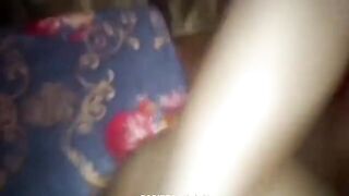 Seule dans la chambre avec leur Bonne