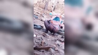 Camera cachée à gao une femme fait pip