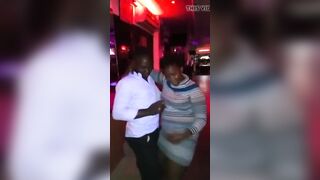 Un petit doigt dedans