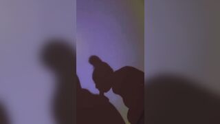 Dans l'ombre