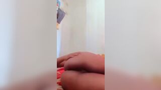 Elle masturbe5