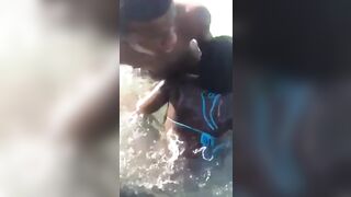 Baisé au fleuve