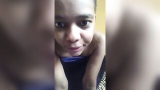 Je reçois une vidéo nude comme bonjour ; son jolie corps sexy apres la douche