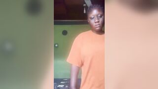 Fatou la sakôrô du villa , elle se sent seule