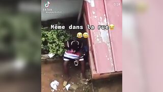Même dans la rue il se masturbe