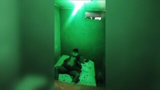 Il baise sa copine