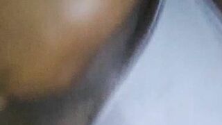 Slip décaler tu peux voir une chatte poilue et cremeuse