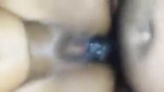 elle gemit beaucoup et le voisin est excite