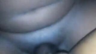 Ses gémissement m'excite encore plus , je la retourne et déguste sa chatte crémeuse en levrette