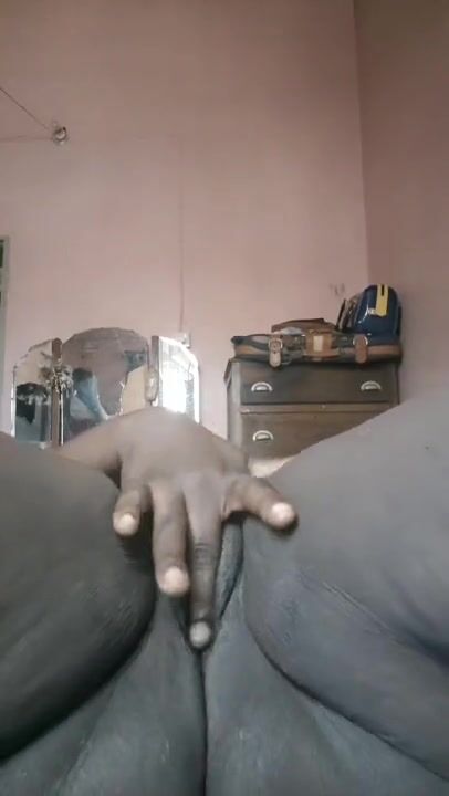 La maman Kenyane se masturbe pour moi Moko