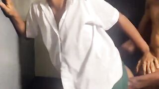Après le cours on baise dans la classe