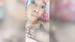 Elle se doigtes