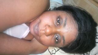 Les jolis seins de ma copine congolaise