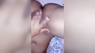 Elle fait une vidéo pour moi