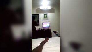 Elle se twerk nue devant son copain
