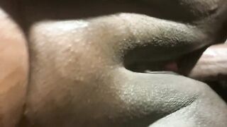 Grosse femme chatte rasée bien baisé en brutal