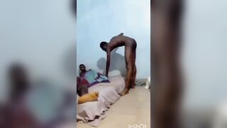 Sextape de la petite qui mougou avec 4 mecs