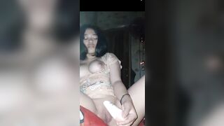 Regarde ma belle chatte crèmeuse eclabousser