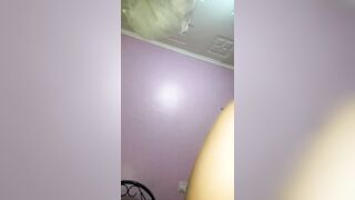 Une fille claire chez son mec 03