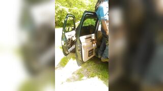 Avec la prostituée dans le jardin public