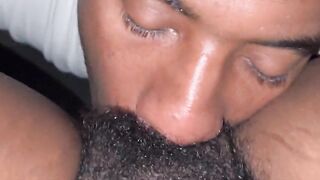 Langue dans la chatte poilue part 2