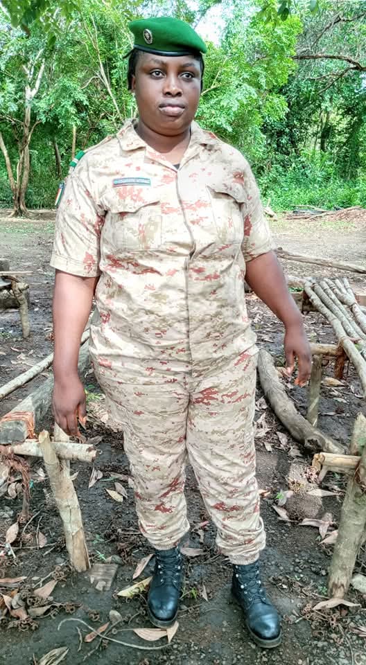 Femme militaire mariée