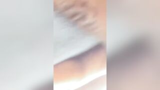 Camerounaise avec concombre