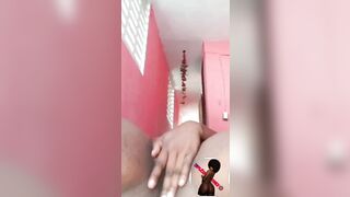Elle fait une vidéo pour faire jouir son mec