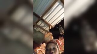 Aminata montre sa belle chatte