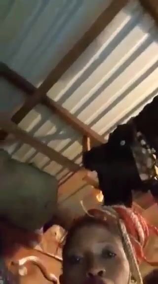 Aminata montre sa belle chatte