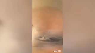 Prisca se masturbes  pour sa copine lesbienne