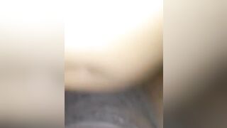 Elle pleure de plaisir