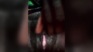 Petite chatte poilue