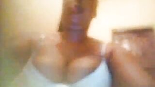 Maman fatou montre sa chatte