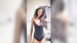 Skinny avec gros seins