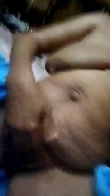 Femme policière fait une vidéo pour son amant