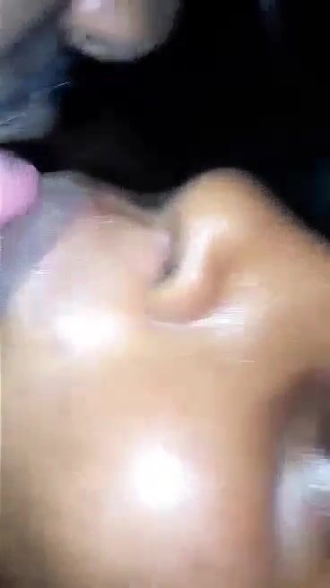 Il baise fort sa copine