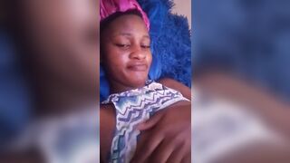 FEMME SEXY se DOIGTANT