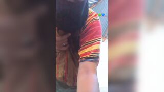 Elle enlève sa robe pour nous montre son chatte rasse