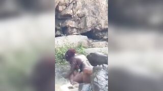 Ils baise dans la rivière