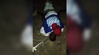 Baise une petite avec sa chatte poillue