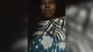 Une Tantie  film sa gros chatte