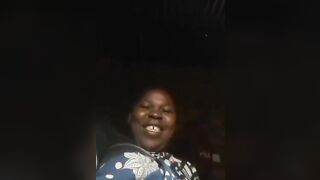 Une Tantie  film sa gros chatte
