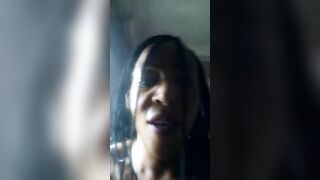 Elle envoie son vidéo à son copain pour le billet d’avion Part 2